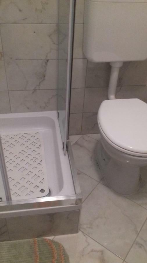 Guesthouse Familija Tariba 苏佩塔斯卡德拉加 外观 照片