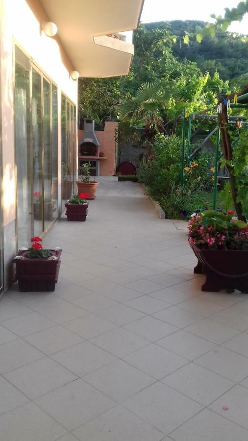 Guesthouse Familija Tariba 苏佩塔斯卡德拉加 外观 照片